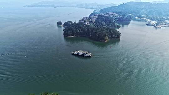 千岛湖航拍游轮千岛湖旅游视频素材模板下载