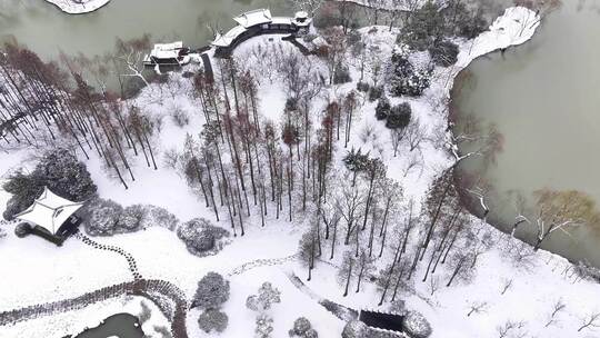 航拍瘦西湖景区园林大明寺观音山宋夹城雪景