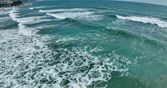 海浪翻滚的壮观景象航拍波涛海水浪花0671