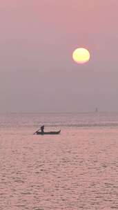 威海西海岸小石岛沙滩落日晚归舟