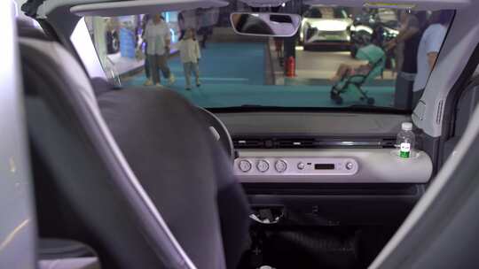 汽博会上汽通用五菱汽车展台视频素材模板下载