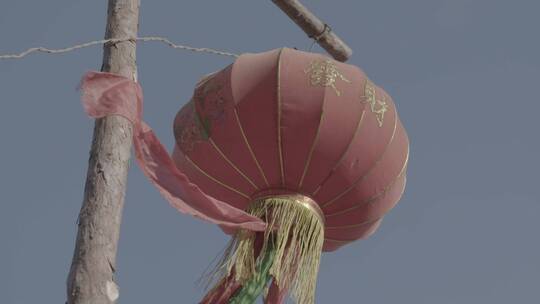 东北春节挂灯笼