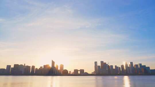 日落黄昏中的杭州钱江新城城市建筑剪影风景