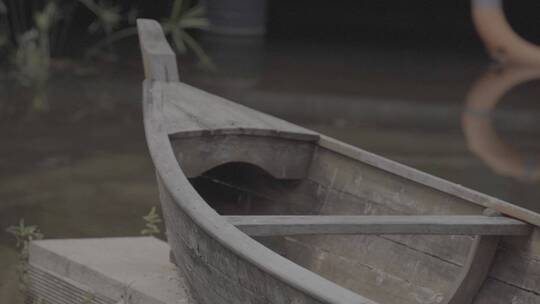湖面小船木舟慢镜头视频素材模板下载