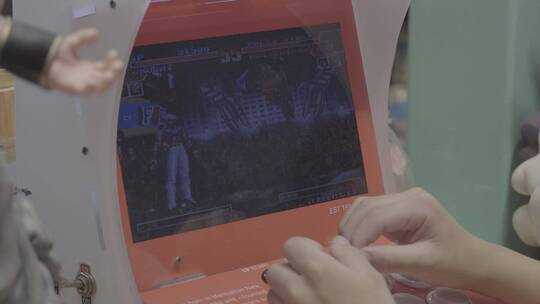 小孩子游戏机玩街霸 拳皇 90后游戏视频素材模板下载
