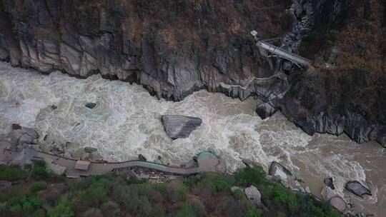 虎跳峡江水奔涌视频素材模板下载