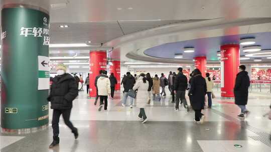 石家庄地铁内早高峰视频