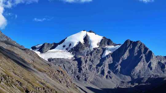 航拍川西横断山脉贡嘎卫峰乌库楚雪山风光