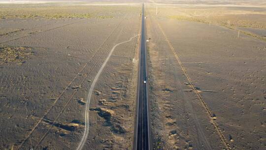 航拍行驶在笔直公路上的货车