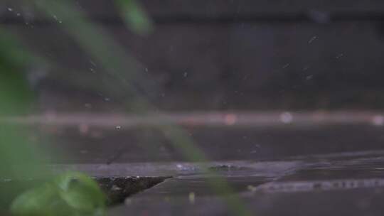 下雨雨滴