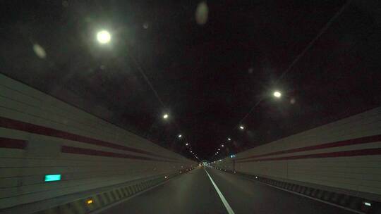 暗灯光隧道行车视频素材模板下载