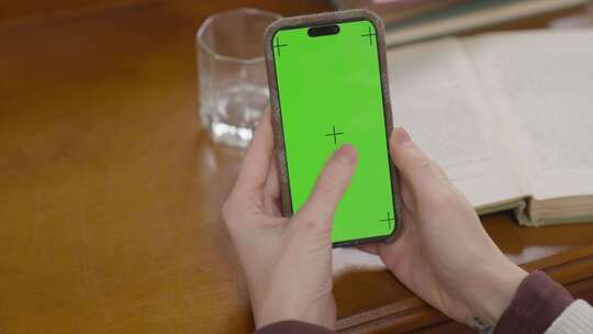 4K绿幕抠像抠图玩手机