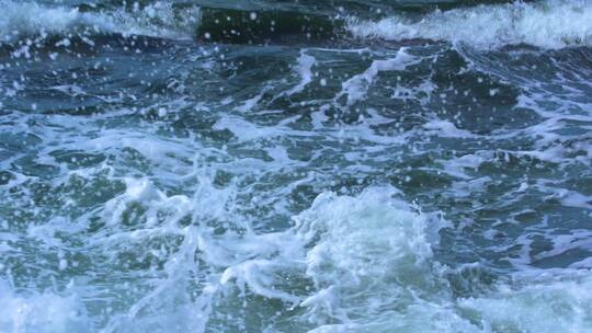 海浪拍打岩石 海水浪花视频素材模板下载