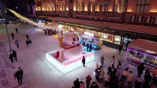 哈尔滨中央大街雪人夜景