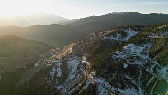 航拍云南香格里拉雪山公路