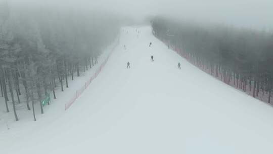 高山雪场雪道滑雪