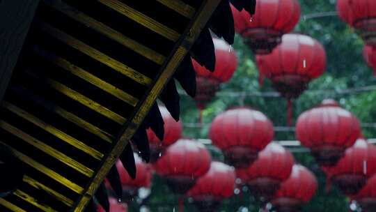 古建筑红灯笼屋檐下雨意境空镜