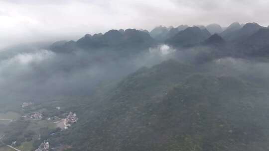 航拍云雾缭绕广东清远粤北山区田园风光