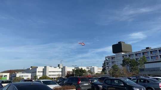 从医院出发的空中救护车