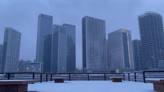 城市下雪高楼大厦河流