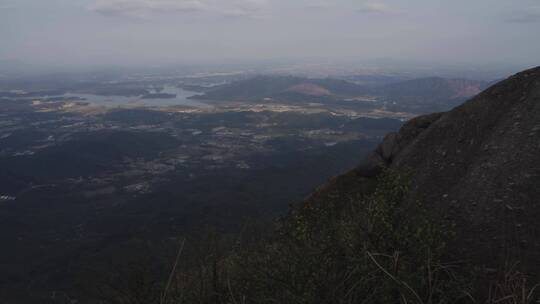 旅游山顶风光俯瞰大地