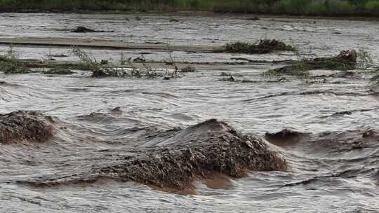 实拍暴雨后洪水 山洪  泥石流