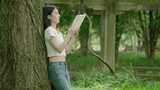 大学生美女看书学习校园公园夏天春天树林高清在线视频素材下载