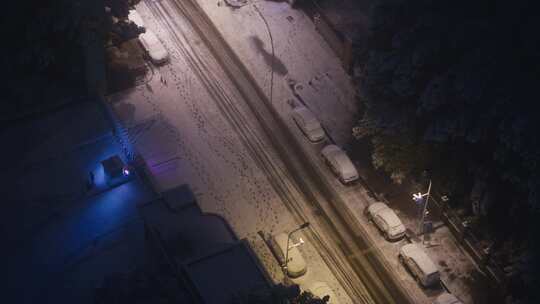 俯瞰长沙雪夜道路车辆03