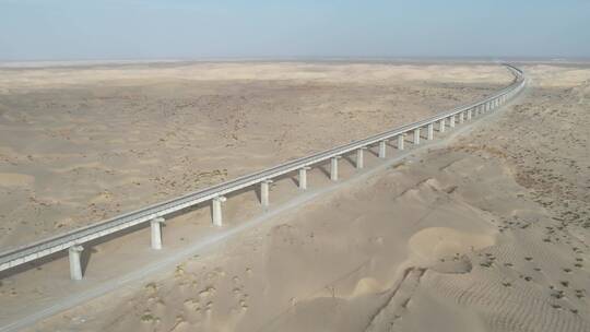 新疆环塔克拉玛干沙漠和若铁路航拍