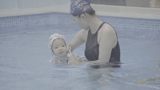 宝宝游泳
