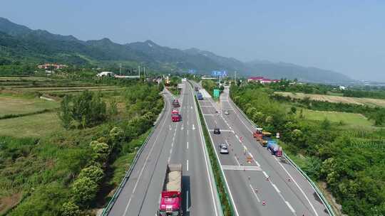 航拍中国山区高速公路