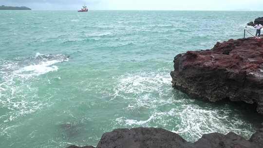 广西北海涠洲岛大海南岸鳄鱼山火山口旅游