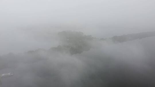 杭州西湖苏堤云雾景观