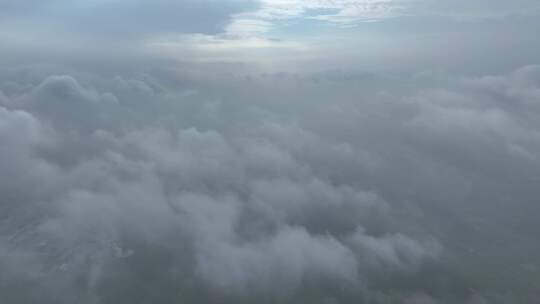 航拍枣庄城市上空的云雾穿行