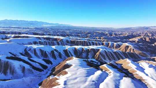 4k航拍冬季雪后祁连山草原