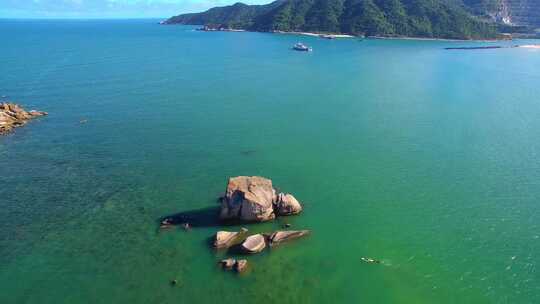 航拍三亚后海皇后湾冲浪及海棠湾海岛海浪