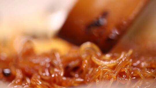 红油炒制蚂蚁上树红油粉丝