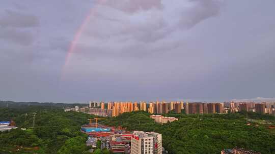 城市雨后彩虹