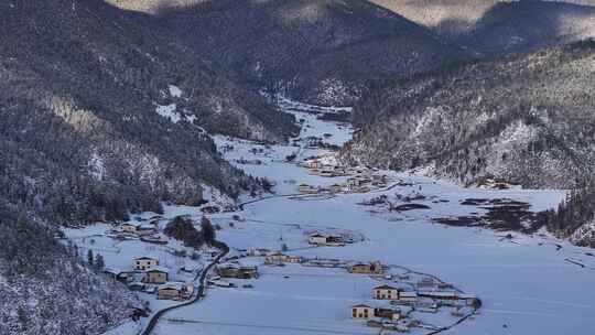 云南普达措国家公园冬季雪景航拍