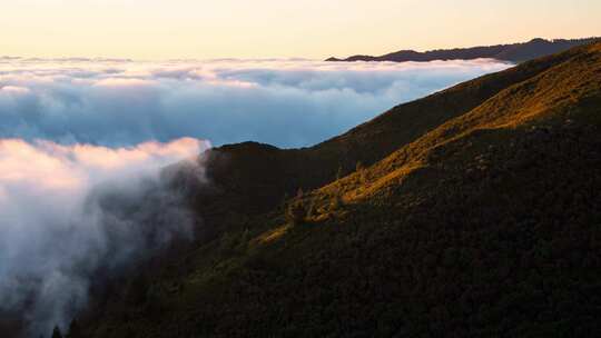 高山云海翻涌