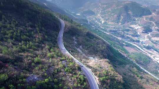 航拍大山道路交通巨变