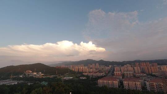 威海里口山城市上空积雨云延时