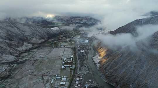 四川川西甘孜新都桥镇雪后风光