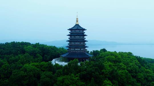 清晨时分的雷峰塔