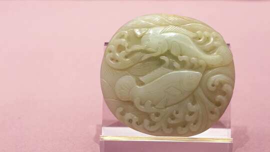 清代浮雕连年有余青玉如意吉子，杭州博物馆