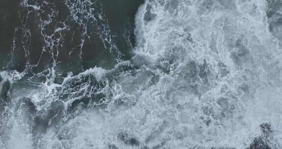 俯拍海浪翻涌海面素材