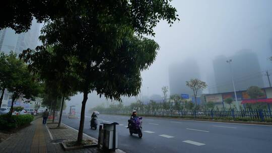 城市大雾天气