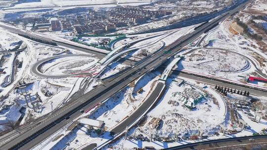 航拍冬季雪后城市立交桥城市风景视频素材