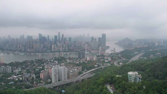 4k航拍阴雨天的重庆主城区