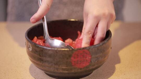 番茄碾碎做番茄酱 (4)视频素材模板下载